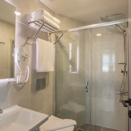 Comfort Hotell 3*